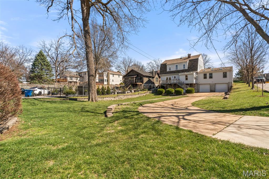 E Sunset Hill - Residential