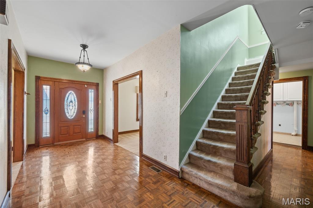 E Sunset Hill - Residential