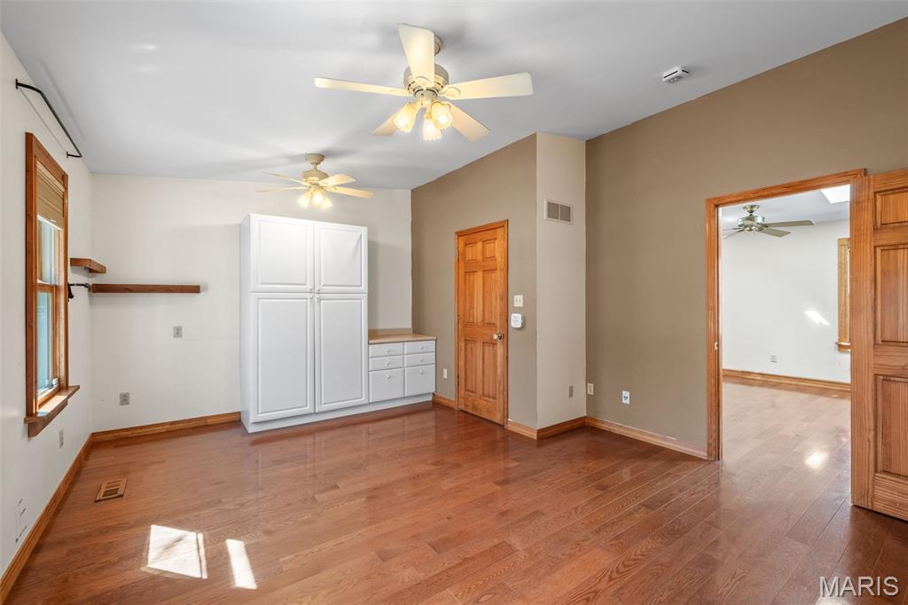 E Sunset Hill - Residential