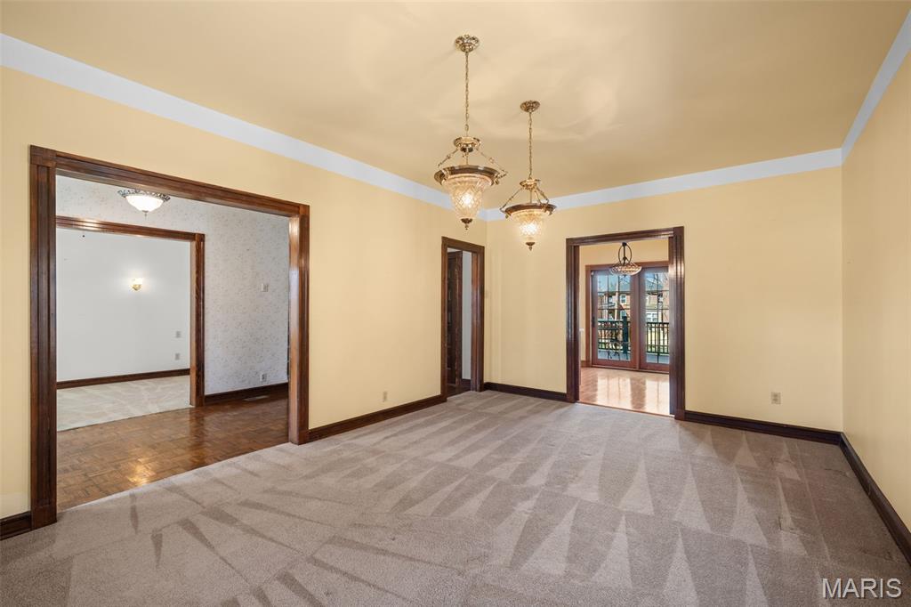 E Sunset Hill - Residential