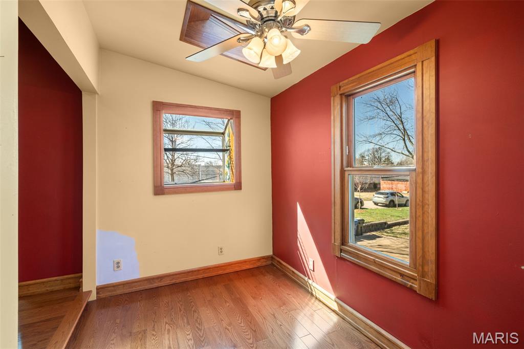 E Sunset Hill - Residential