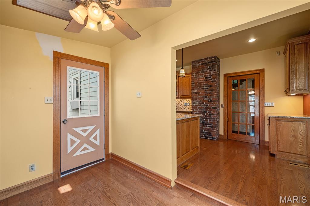 E Sunset Hill - Residential