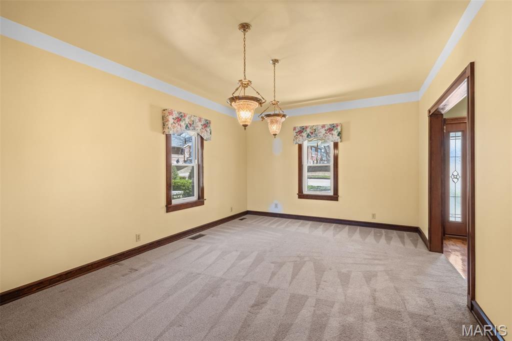 E Sunset Hill - Residential