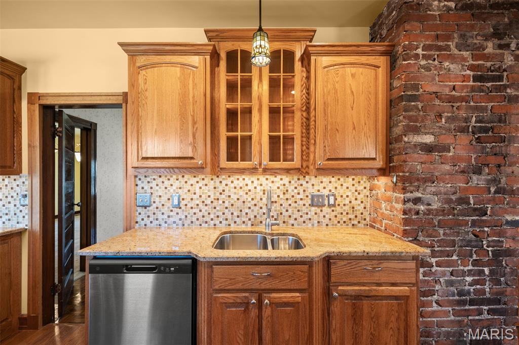 E Sunset Hill - Residential