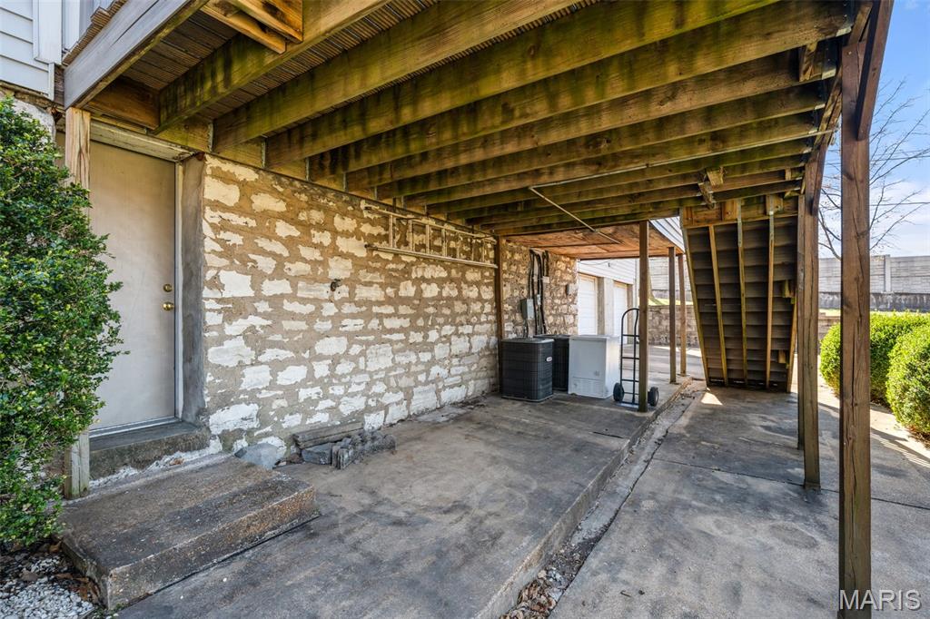 E Sunset Hill - Residential