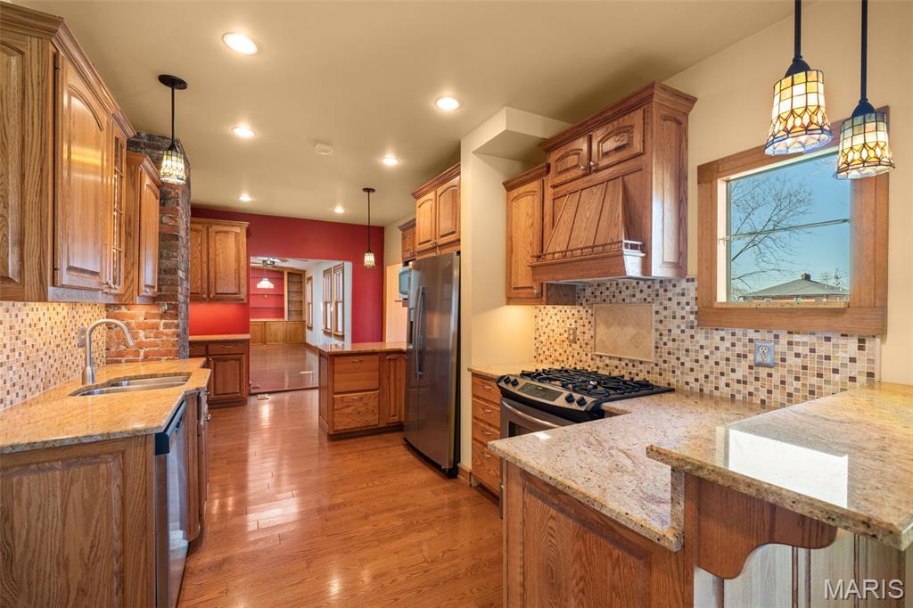 E Sunset Hill - Residential