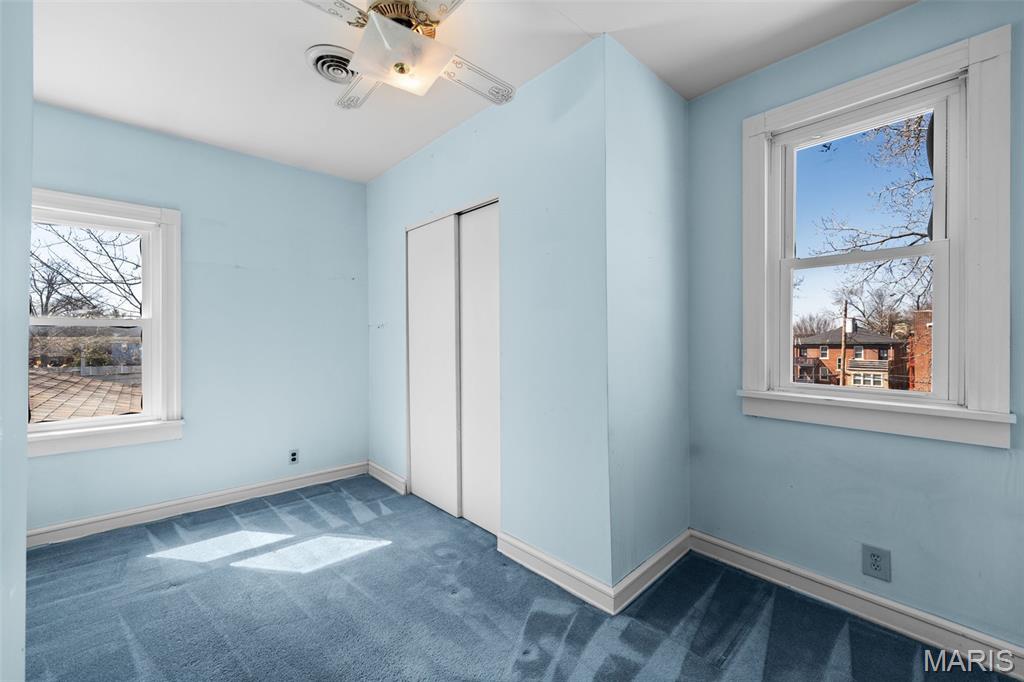 E Sunset Hill - Residential