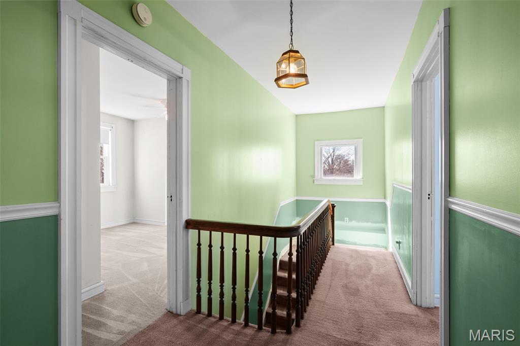 E Sunset Hill - Residential