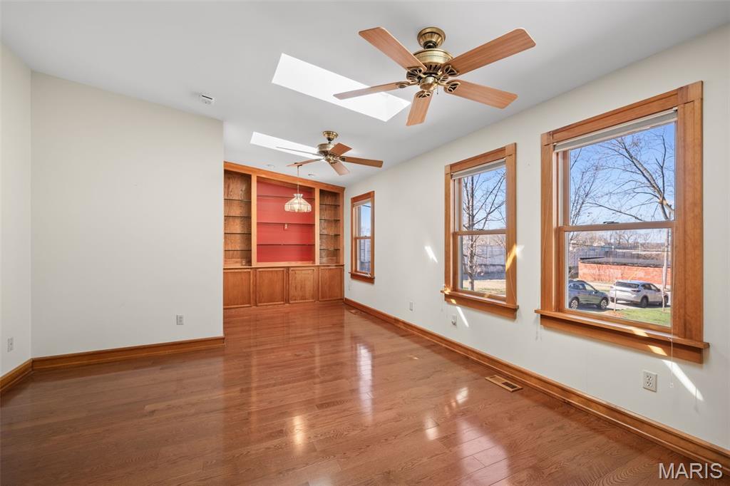 E Sunset Hill - Residential