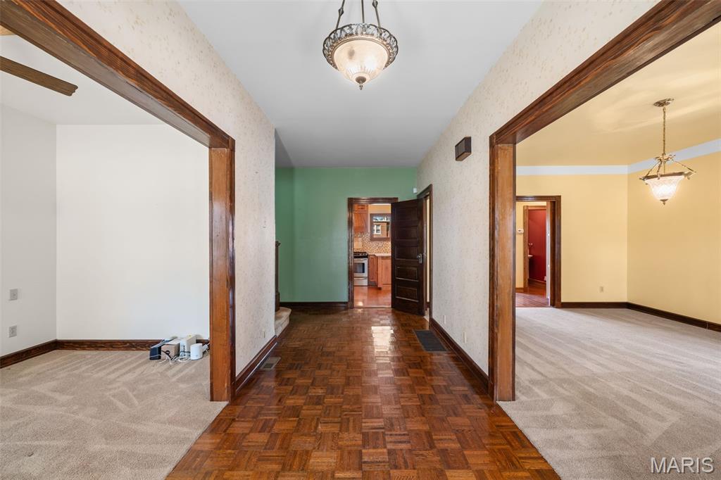 E Sunset Hill - Residential