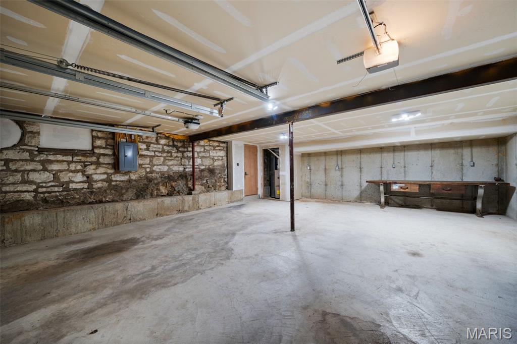 E Sunset Hill - Residential