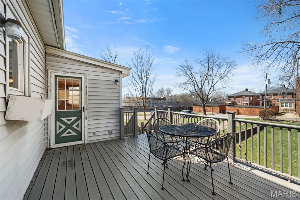 E Sunset Hill - Residential