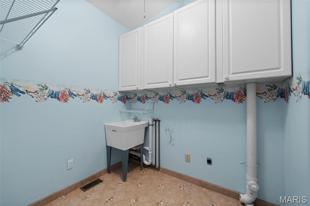 E Sunset Hill - Residential