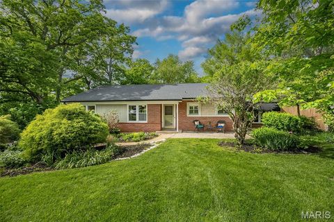 Photo of 1889 N Signal Hills Drive, Kirkwood, MO 63122 (MLS # 26024157)