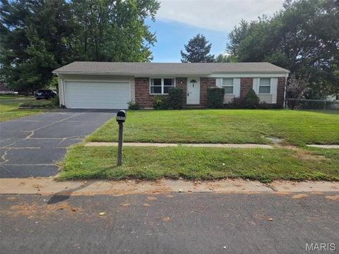 Photo of 3405 Ipswich Lane, St Charles, MO 63301 (MLS # 26058252)