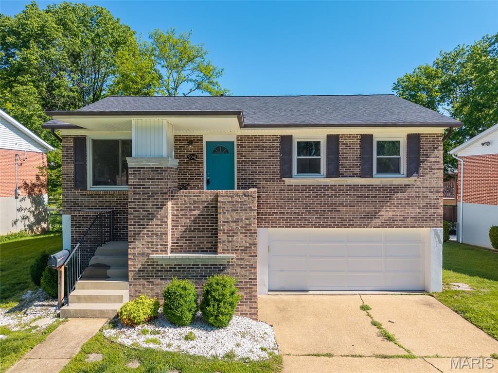 Photo of 9041 Lemona Drive, St Louis, MO 63123 (MLS # 26009120)