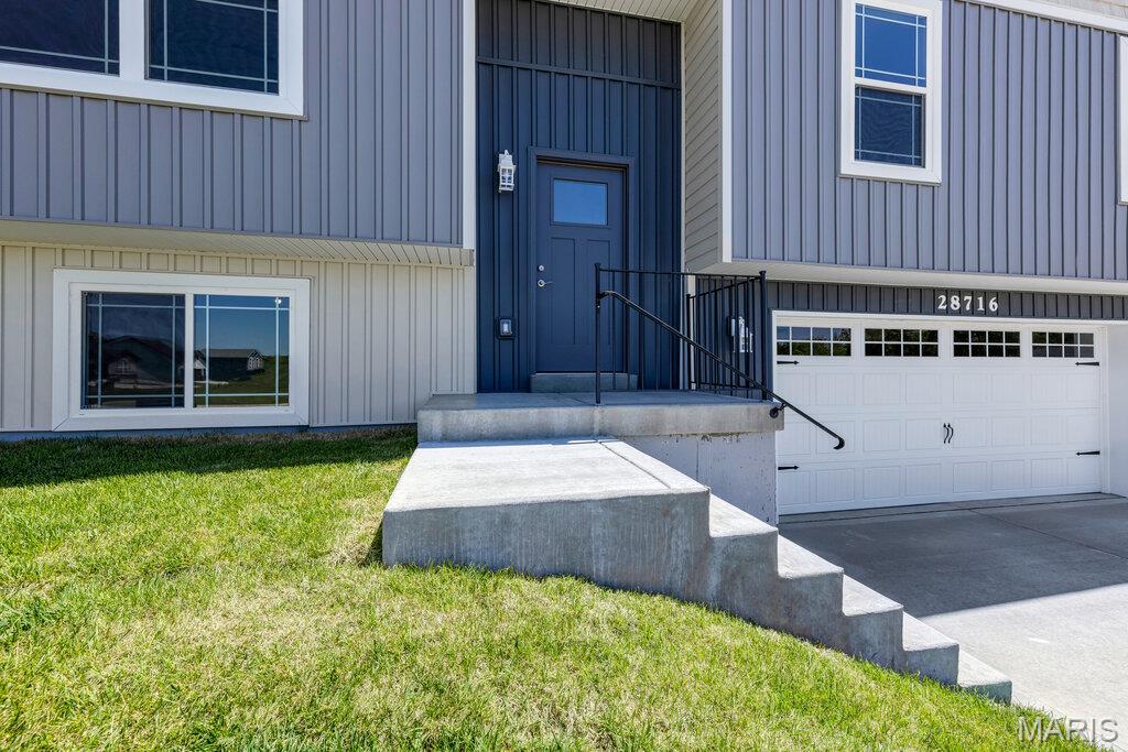 28716 Woodland Heights Drive