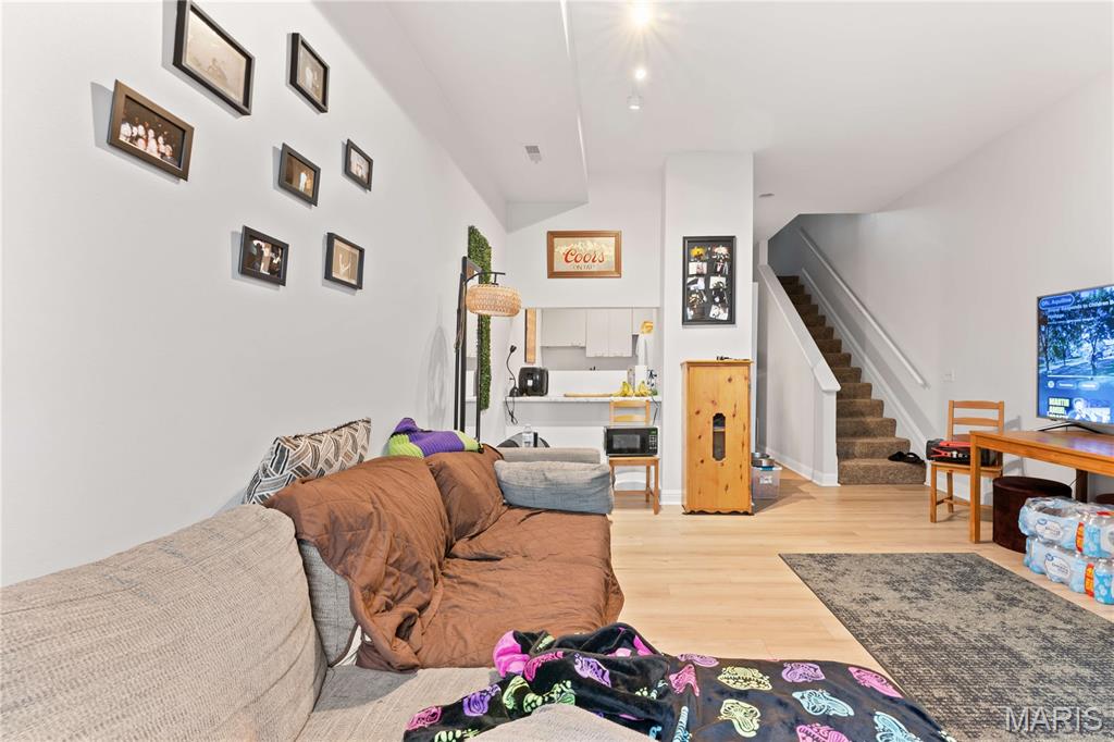 City/St Louis - Residential Income