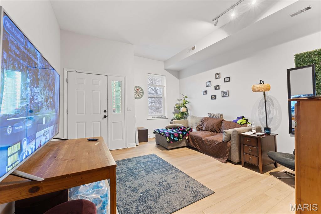 City/St Louis - Residential Income