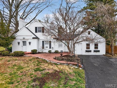 Photo of 9553 Park Lane, Ladue, MO 63124 (MLS # 26007440)