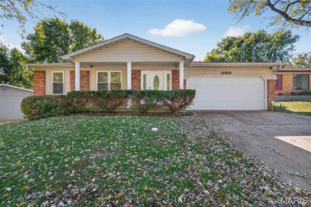 Photo of 11818 Smoke Rise Court, Maryland Heights, MO 63043 (MLS # 25072912)