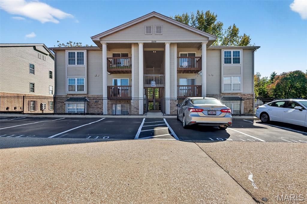 Photo of 2506 Creve Coeur Mill Road #10, Maryland Heights, MO 63043 (MLS # 25073214)