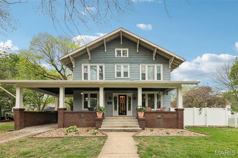 Photo of 615 N MONTGOMERY Avenue, Litchfield, IL 62056 (MLS # 26023671)