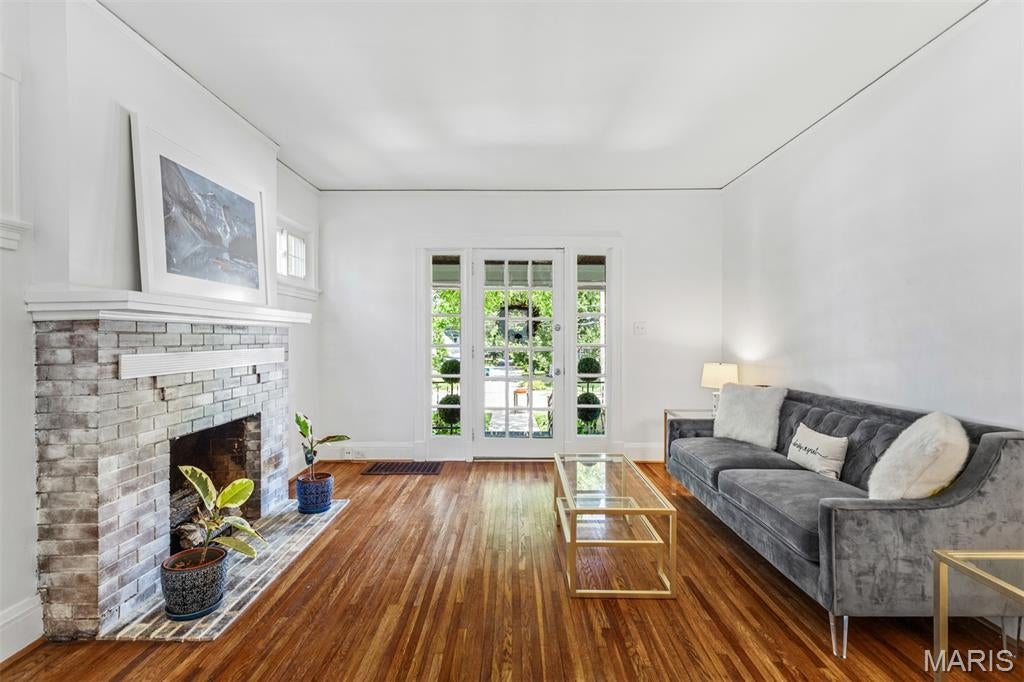 400 E Adams Avenue