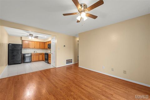 Tiny photo for 700 Ridgeside Drive #L, Ballwin, MO 63021 (MLS # 25070048)