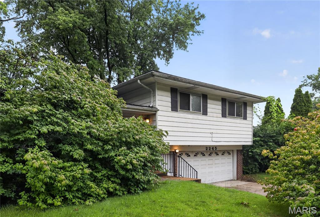 Photo of 2245 N Elizabeth Avenue, Florissant, MO 63031 (MLS # 26038526)