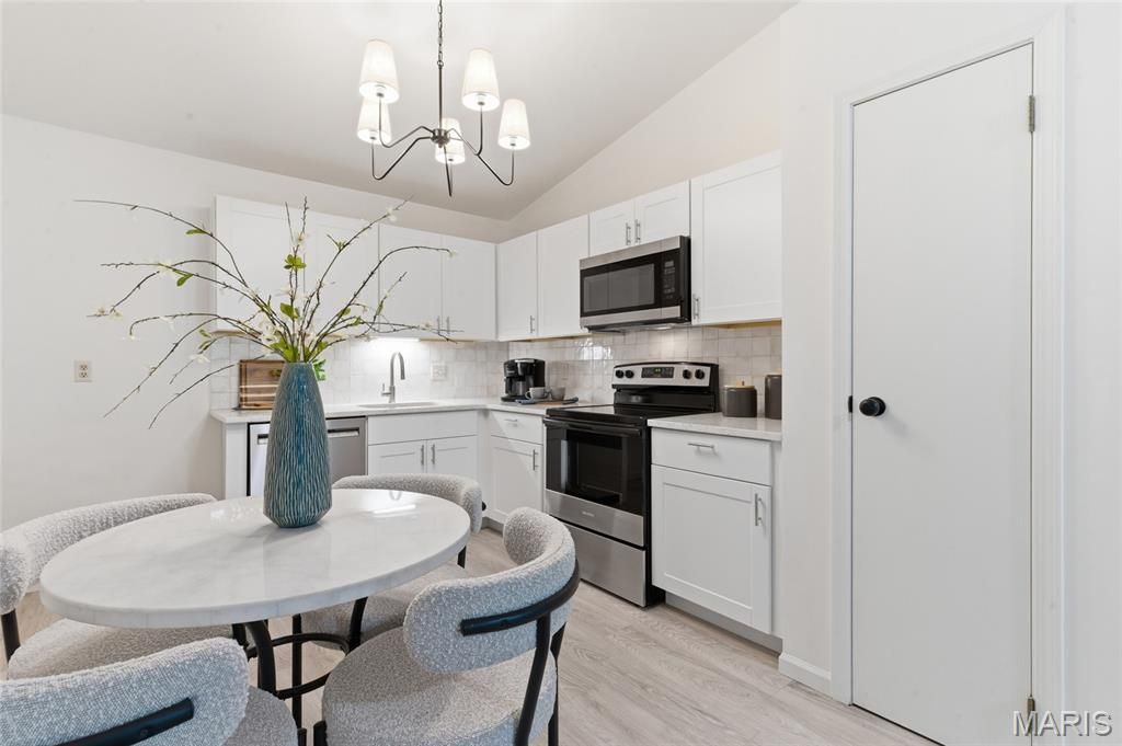 Photo of 1961 Marine Terrace Drive #I, St Louis, MO 63146 (MLS # 26031700)