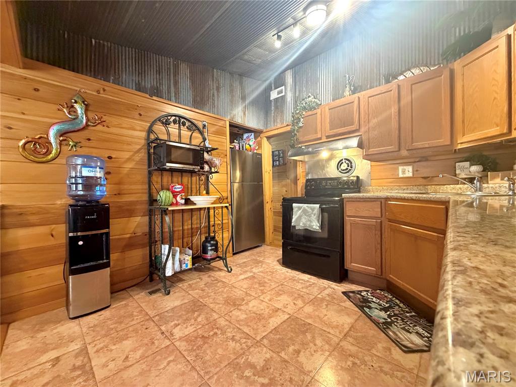 Louis Courtois Tr - Residential Lease