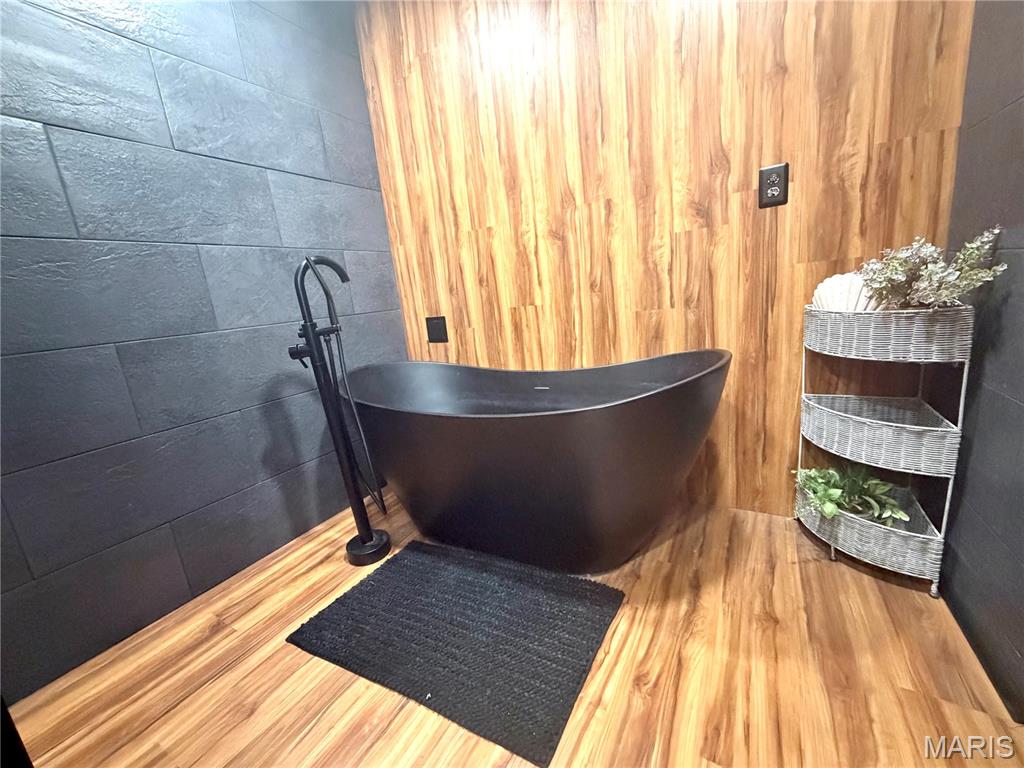 Louis Courtois Tr - Residential Lease