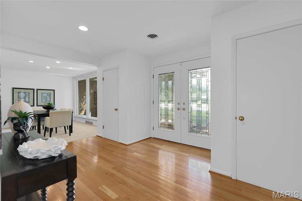 19 W Ladue Estates Drive