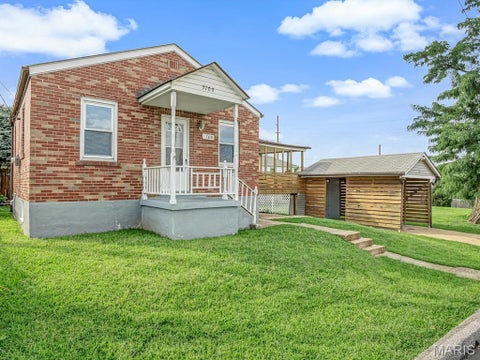 Photo of 3700 Paule Avenue, St Louis, MO 63125 (MLS # 26046859)