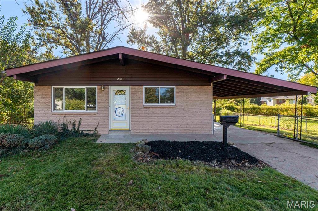 Photo of 210 Versailles Drive, Florissant, MO 63031 (MLS # 26067799)