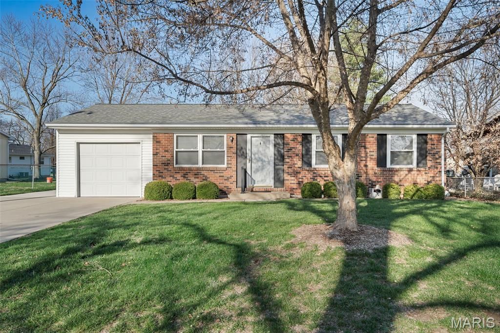 Photo of 2605 Kelsey Lane, St Charles, MO 63301 (MLS # 26012701)