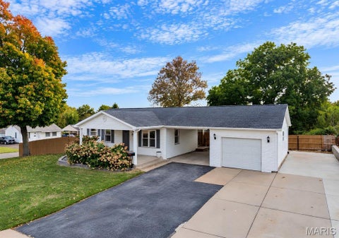 Photo of 12103 Belaire Place, Maryland Heights, MO 63043 (MLS # 26069318)