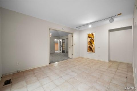 Tiny photo for 330 Morristown Court, Chesterfield, MO 63017 (MLS # 26012496)