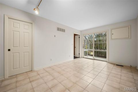 Tiny photo for 330 Morristown Court, Chesterfield, MO 63017 (MLS # 26012496)