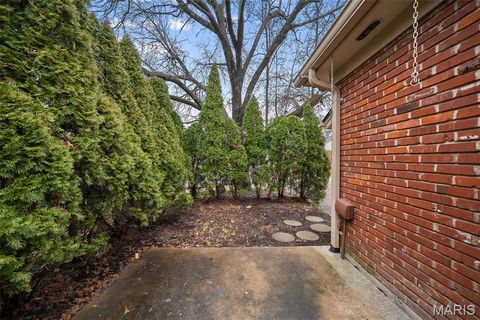 Tiny photo for 330 Morristown Court, Chesterfield, MO 63017 (MLS # 26012496)