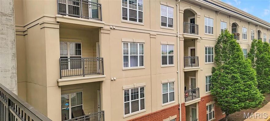 Great location! Renovated! Walk to shopping and restaurants! 2 Community pools, 24 hr fitness center and affordability! This spacious unit offers new carpet, fresh paint throughout and lots of natural lighting with high 9ft ceilings in the main living area. The kitchen has plenty of cabinets and a raised breakfast bar. All appliances are staying (stove, refrigerator, washer, dryer) making THIS unit an easy pick up for a retiree, first time buyer or someone looking for a strong ROI in a great location!  Huge bathroom has a very large kidney shaped soaking bathtub for a nice bubble bath after work.  The bedroom has a very large walk in closet plus the unit comes with extra storage on the same floor.  Lots of covered garage parking for your guests plus you have have your own assigned space with the unit. You will love the security of the building with private key fob entry. 
You will also have a nice view overlooking the pool and terrace area from your quiet balcony.  Ready for move in! Location: Suburban