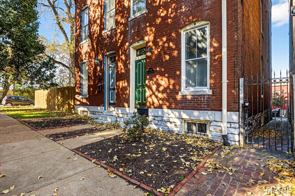 Photo 1 of 33 — 1323 Shenandoah Avenue, St Louis, MO 63104