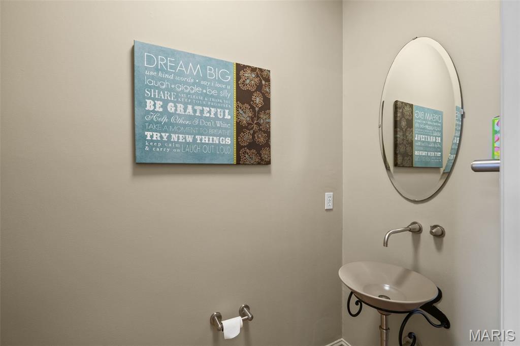 Riva Twnhms - Residential