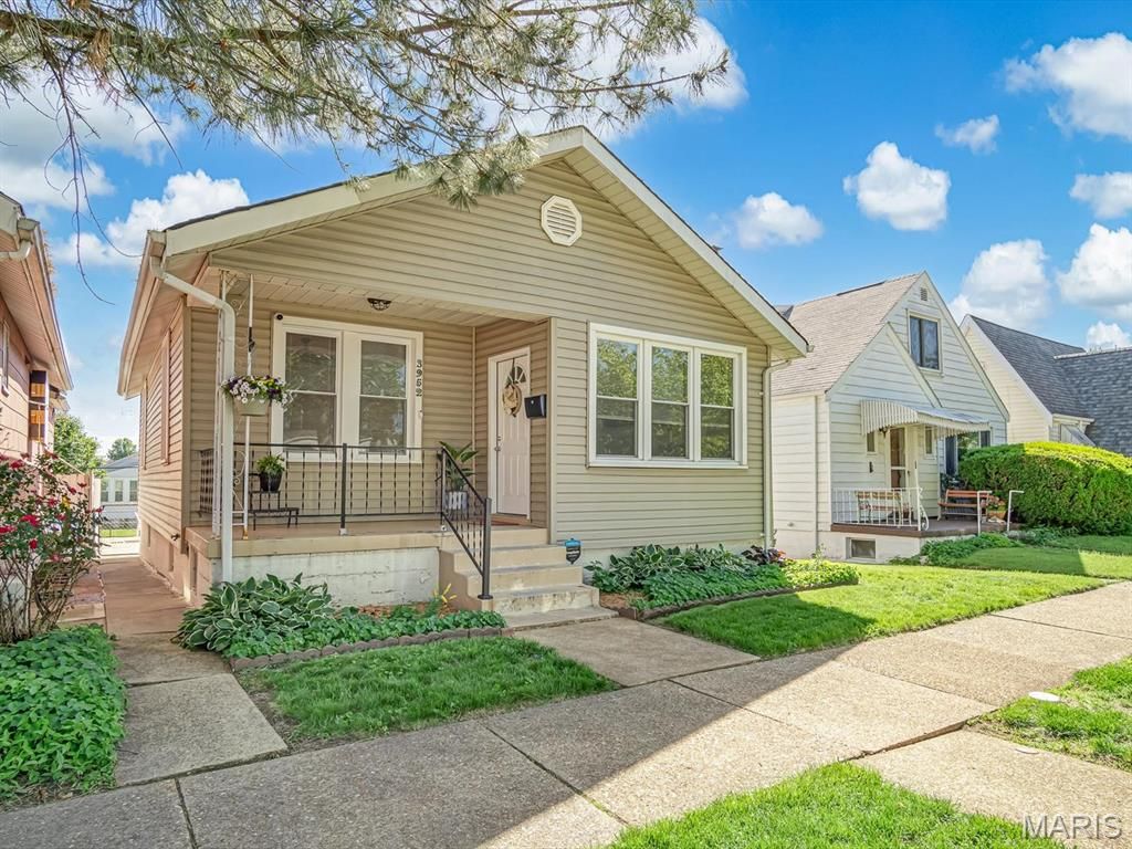 Photo of 3952 Itaska Street, St Louis, MO 63116 (MLS # 26029781)