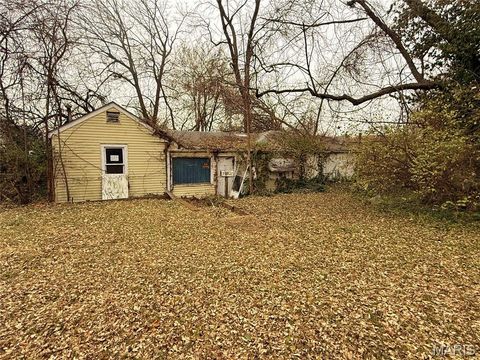 Photo of 6237 Garfield Avenue, Berkeley, MO 63134 (MLS # 25082413)