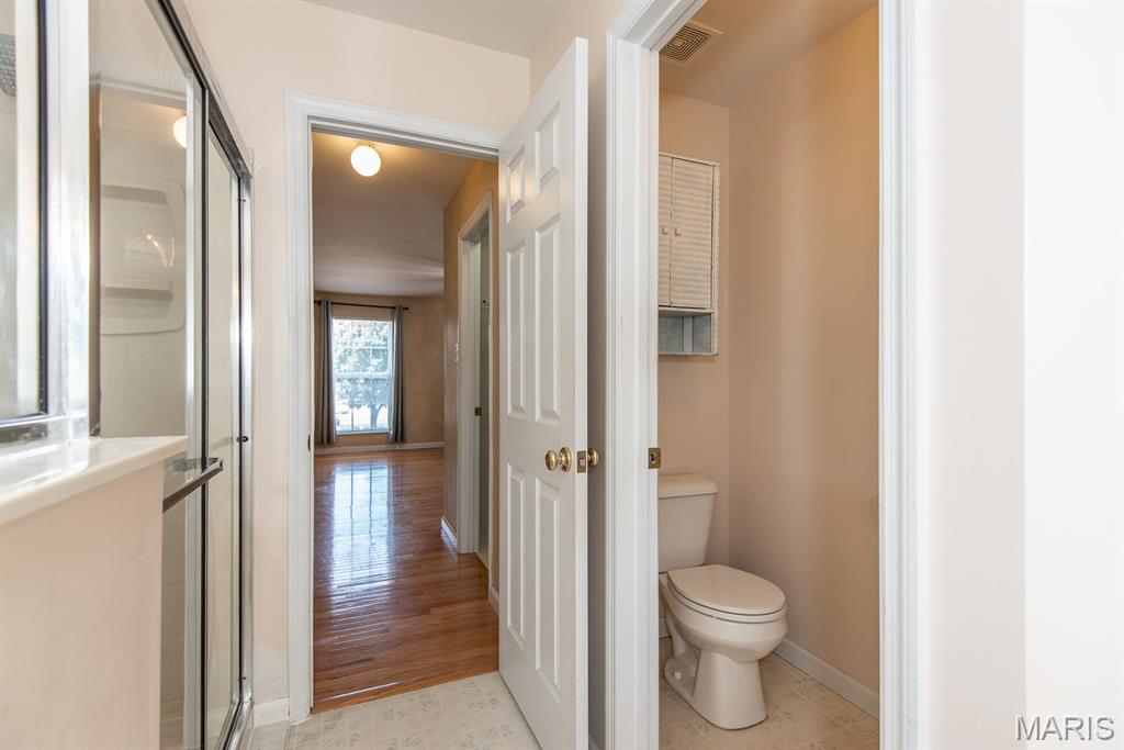 Maryland Heights, Missouri 63043, United States, 4 Bedrooms Bedrooms, ,3 BathroomsBathrooms,Residential,Pending,191133