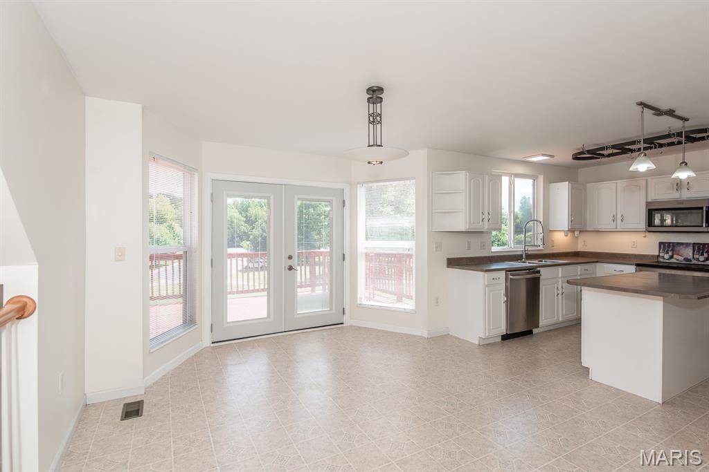 Maryland Heights, Missouri 63043, United States, 4 Bedrooms Bedrooms, ,3 BathroomsBathrooms,Residential,Pending,191133