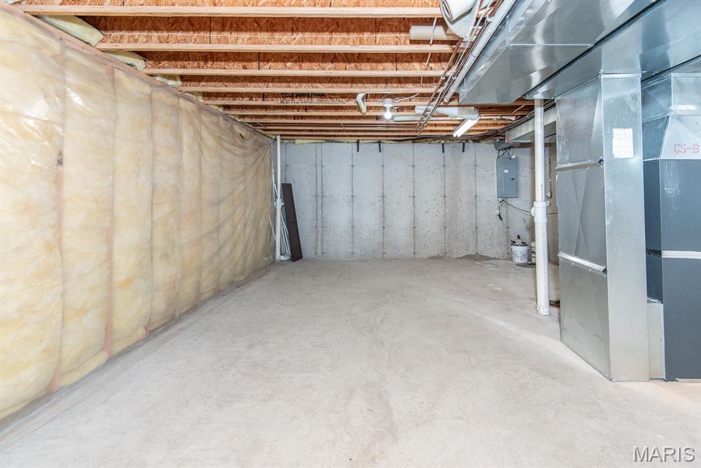 Maryland Heights, Missouri 63043, United States, 4 Bedrooms Bedrooms, ,3 BathroomsBathrooms,Residential,Pending,191133