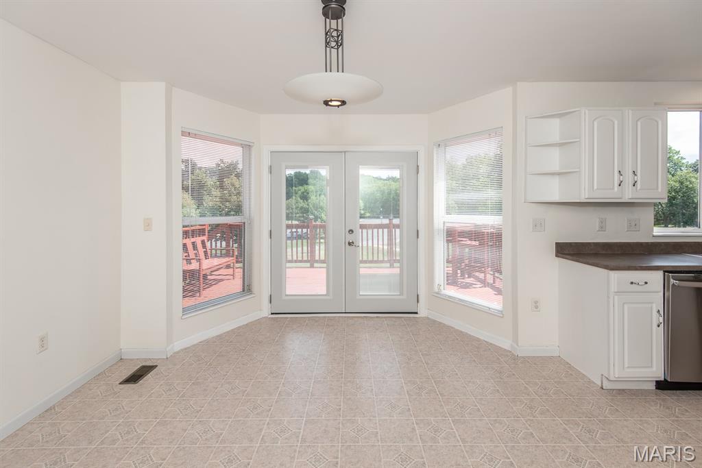 Maryland Heights, Missouri 63043, United States, 4 Bedrooms Bedrooms, ,3 BathroomsBathrooms,Residential,Pending,191133